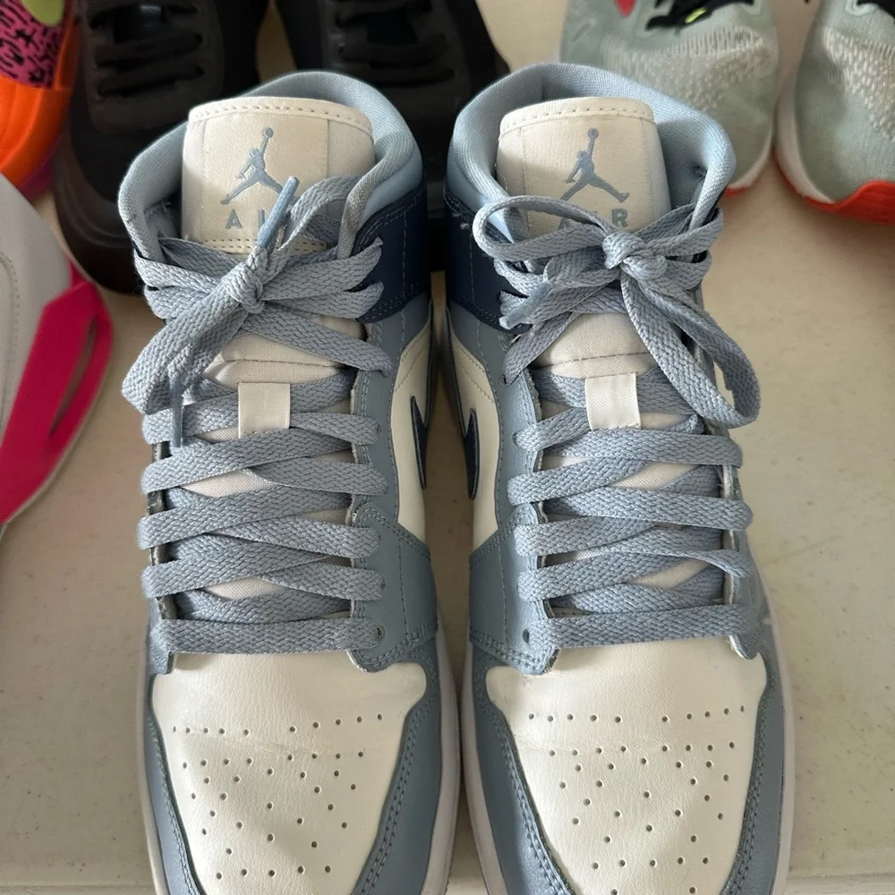 Air Jordan 1 Mid “Wolf Grey/Armory Navy” - Picture 2 of 6